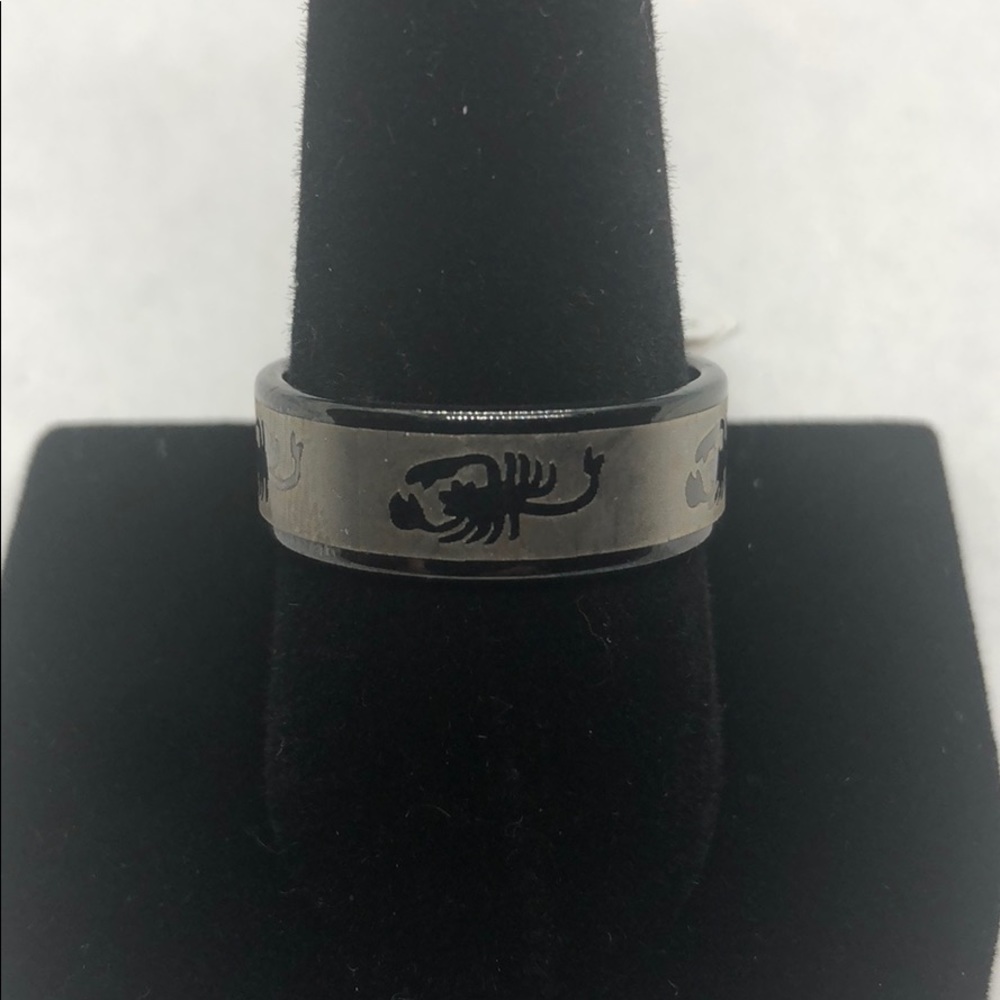 Men’s ring.
